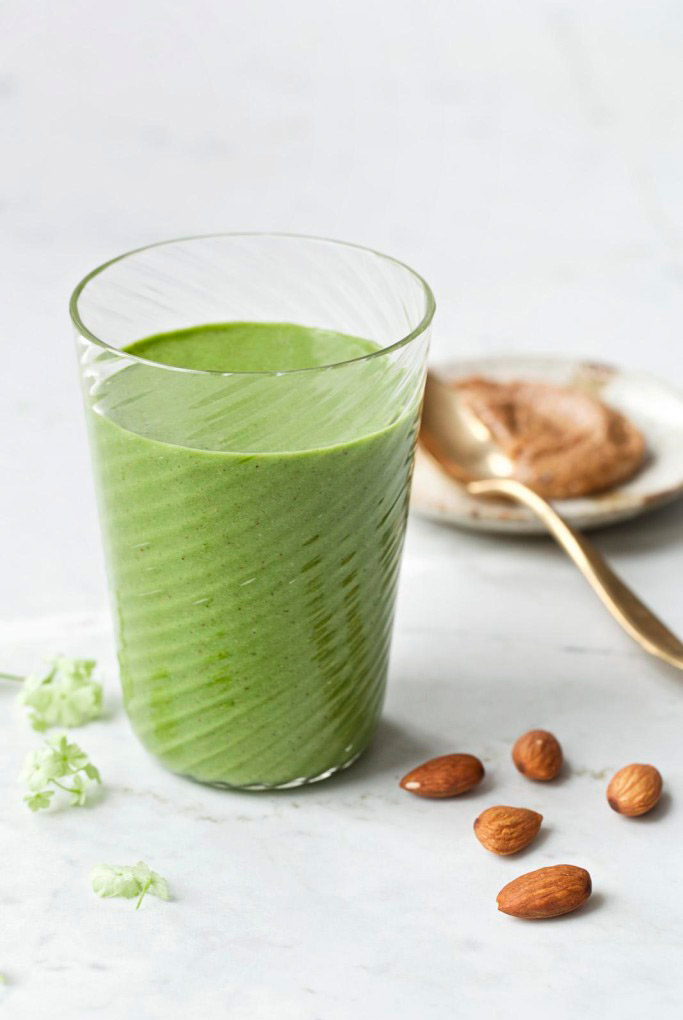 SMOOTHIE VERT AUX AMANDES ET NOIX DE COCO