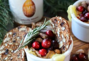 BRIE À LA CANNEBERGE ET AU BEURRE D'AMANDE CUIT AU FOUR