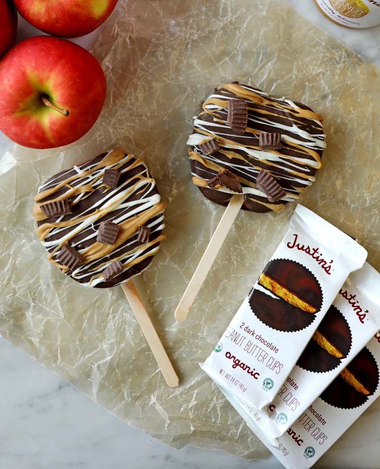 Sucettes de pomme avec beurre d’amandes au chocolat