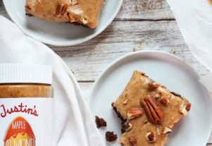 BROWNIES GLACÉS AU BOURBON À L’ÉRABLE